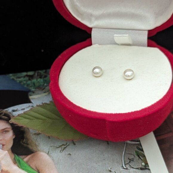 Earrings on an Apple Pearl Pierced Post Petite 8mm diam Steel Posts Avon - Picture 3 of 8